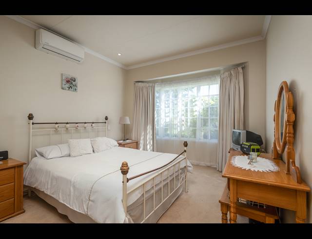 1 BEDROOM SIMPLEX FOR SALE IN SOMERSET PARK